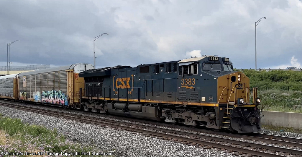 CSX 3383 leads I138 on another day.